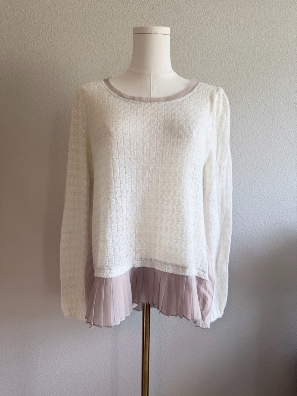 Areve Romantic‎ White Sweater with Blush Pleated Hem